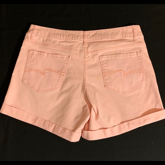 Lovely coral shorts that are calling your name! - Picture 2 of 3